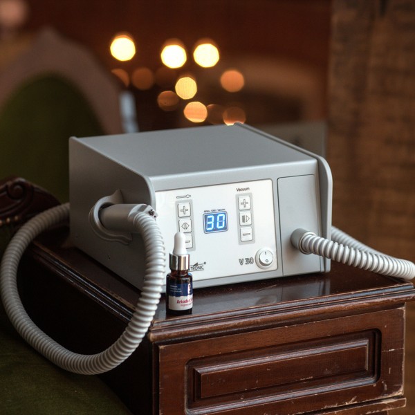 Аппарат  с пылесосом BeautyTRONIC V-30 для маникюра и педикюра